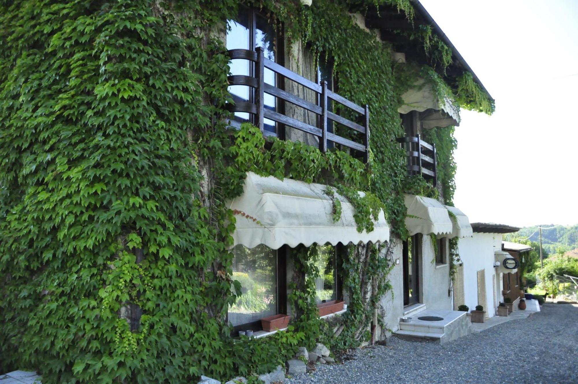 Premiata Osteria Dei Fiori Bed & Breakfast Cortiglione Exterior foto